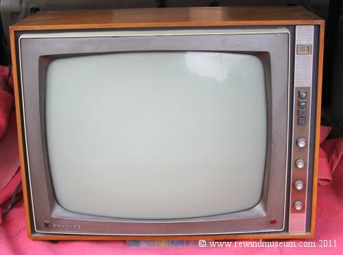 Rewind Museum. Vintage television museum. The 1948 Bush Model TV-12