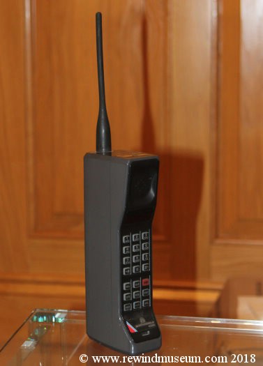 Motorola 8500X cell phone