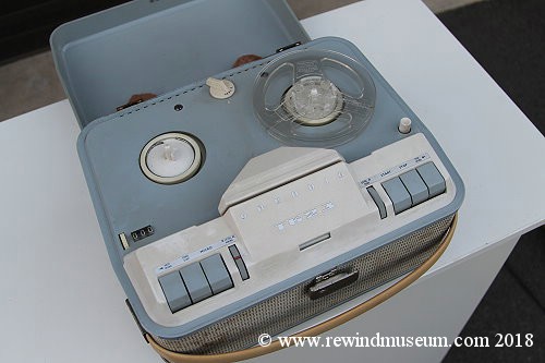 Rewind Museum. Philips EL 3586 portable reel to reel audio recorder. The  Honeytone, F1-Chord, Simon tape recorders. Wire recorder.