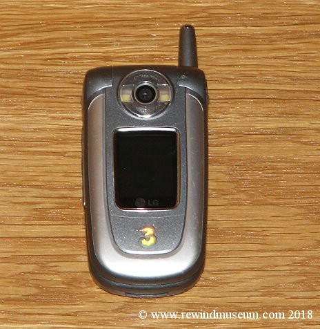 LG U8380 flip phone