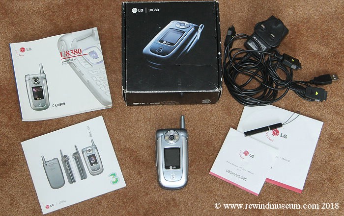 LG U8380 flip phone