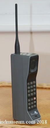 Vintage 8000 series Motorola brick phone