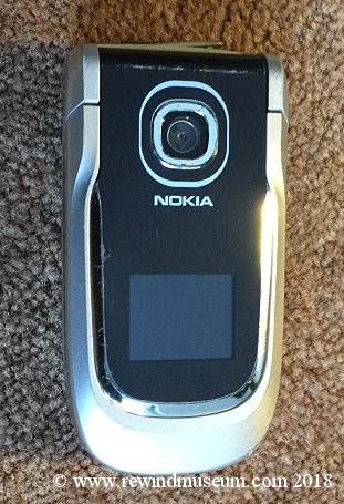 Nokia 2760 flip phone