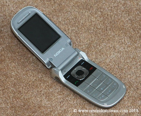 Nokia 2760 flip phone