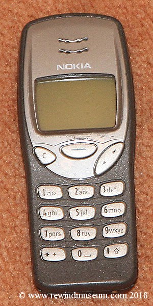 Nokia 3210 cell phone