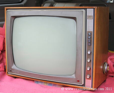 Rewind Museum. Vintage television museum. The 1948 Bush Model TV-12