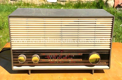museum of vintage radios. Bush DAC 30 valve radio. KB FB 10 toaser radio.  PYE Radio Model P224. Old tube radios