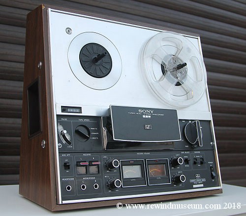 Rewind Museum. Philips EL 3586 portable reel to reel audio recorder. The  Honeytone, F1-Chord, Simon tape recorders. Wire recorder.